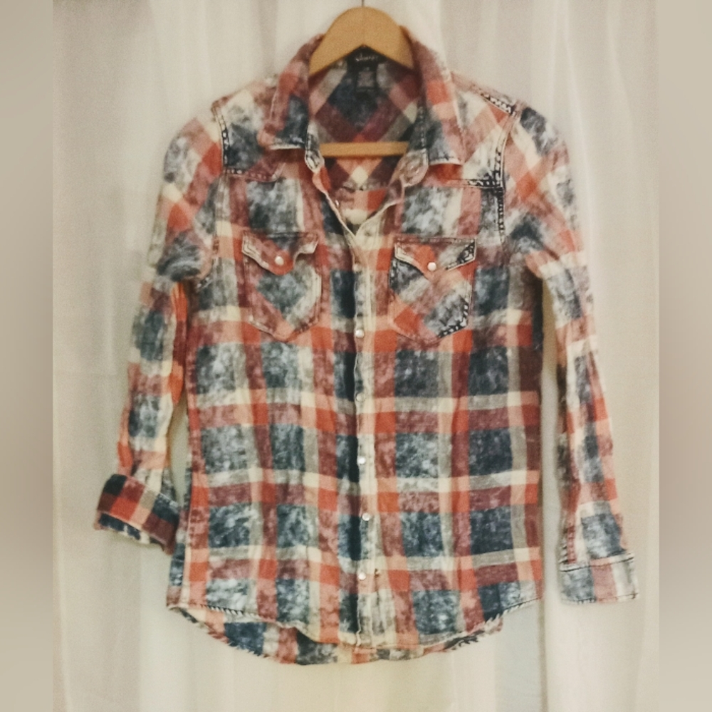 Ladies Pearl snap Plaid